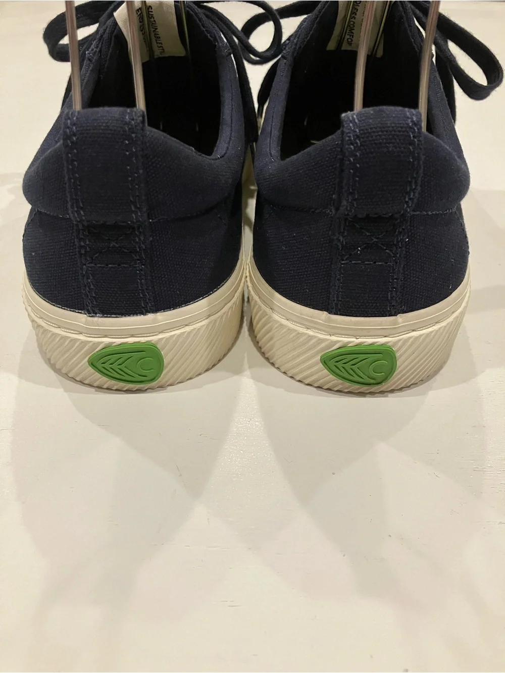 Cariuma | Navy Canvas Low-Top Sneakers
